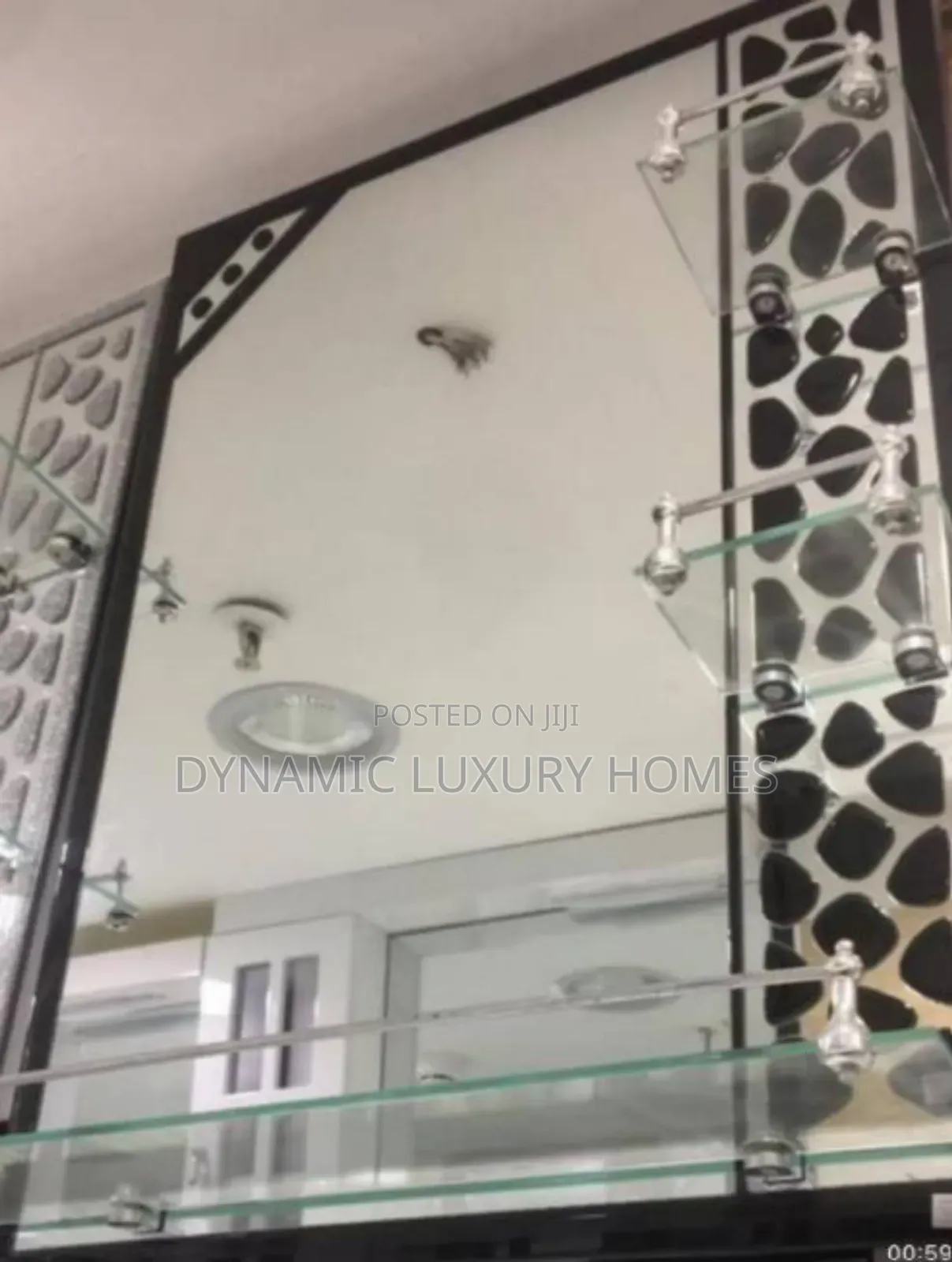 High Quality Mirror With Shelves