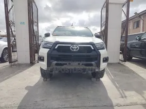 New Toyota Hilux 2022 White