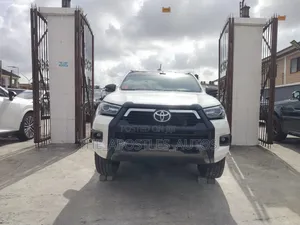 Toyota Hilux 2021 White