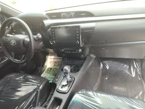 Toyota Hilux 2021 White