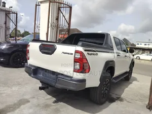 Toyota Hilux 2021 White