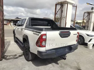 Toyota Hilux 2021 White