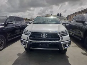New Toyota Hilux 2023 White