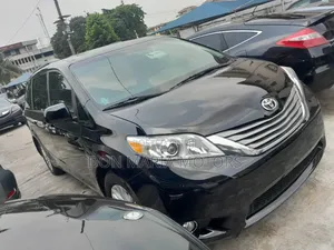 Toyota Sienna XLE 7 Passenger (3.5L 6cyl 6A) 2016 Black