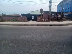 1000sqm Land With a Hall