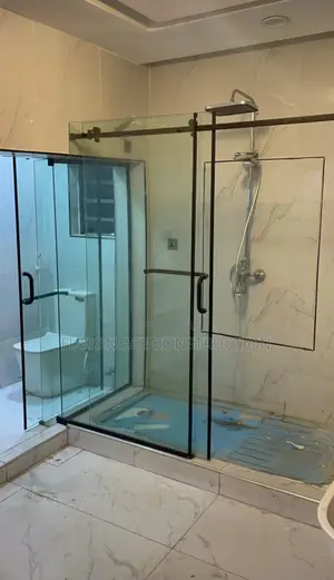 Frameless Toilet Doors / Cubicle