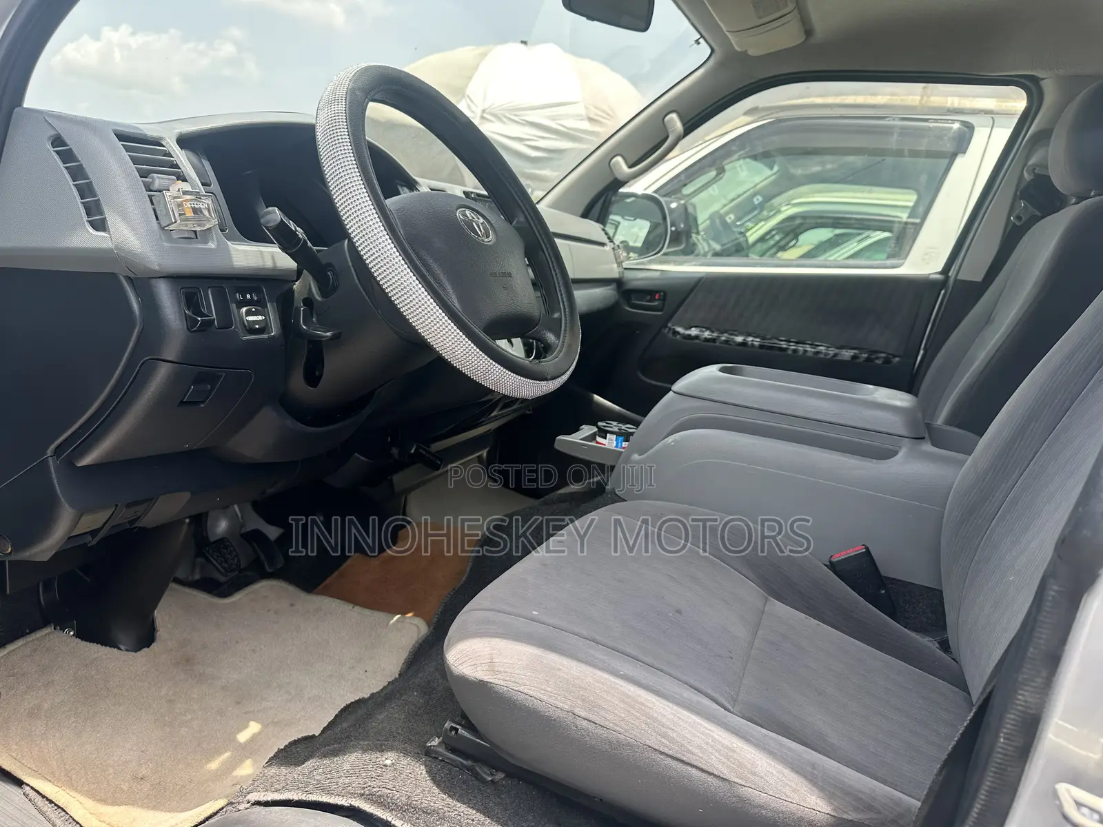 Toyota HiAce 2012 Silver