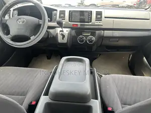 Toyota HiAce 2012 Silver
