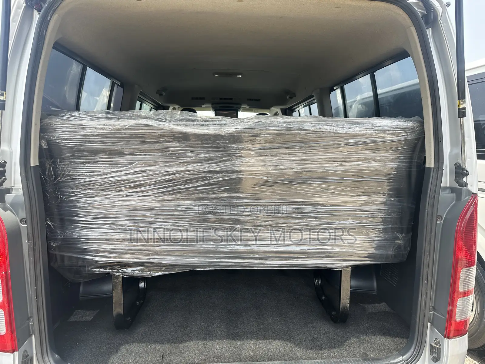 Toyota HiAce 2012 Silver