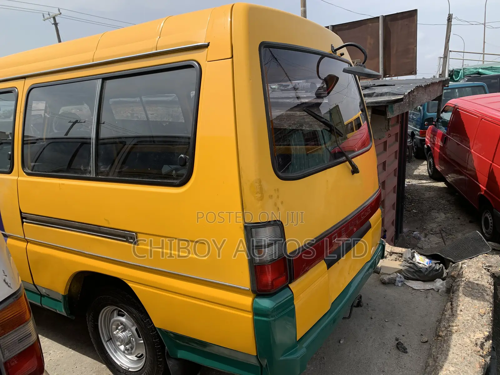Mitsubishi Delica 2010 Yellow