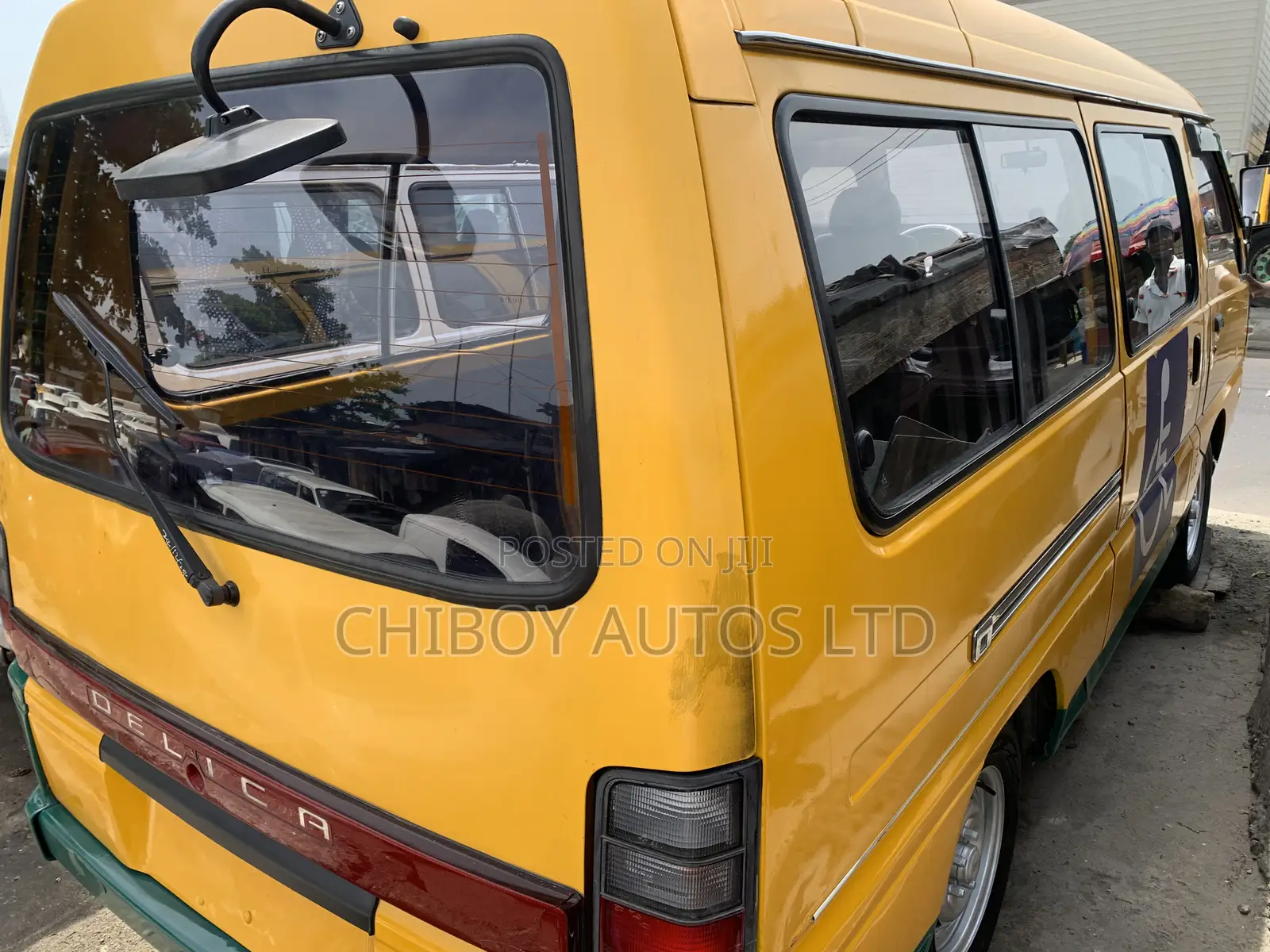 Mitsubishi Delica 2010 Yellow