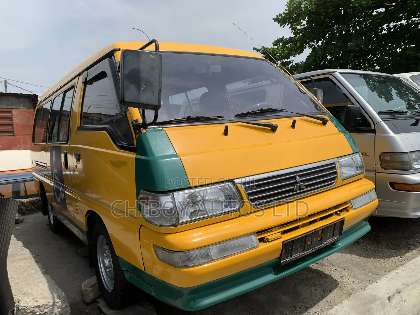 Mitsubishi Delica 2010 Yellow