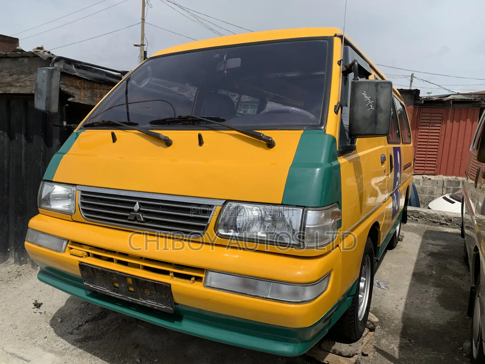 Mitsubishi Delica 2010 Yellow