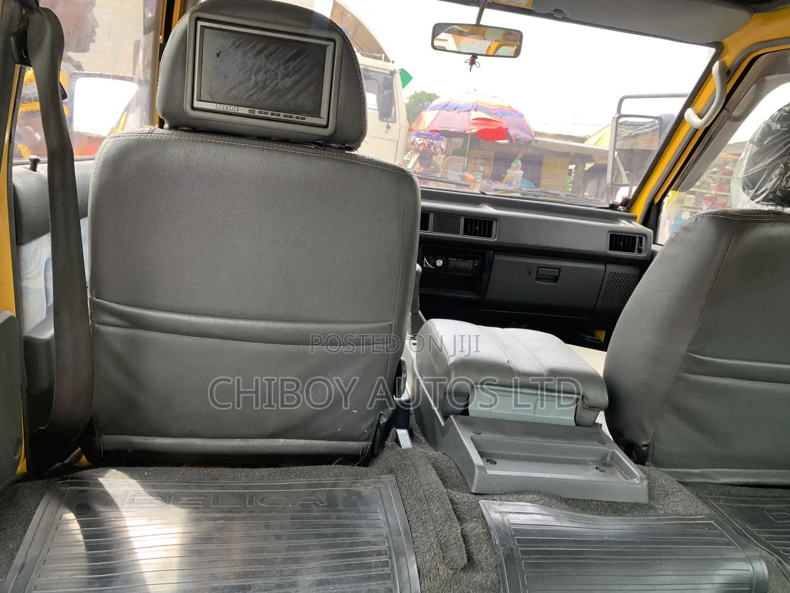 Mitsubishi Delica 2010 Yellow