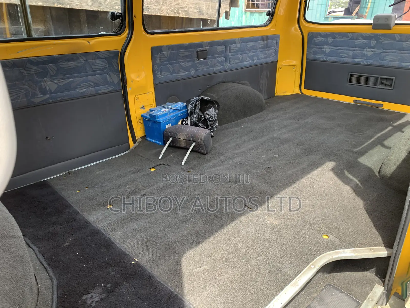 Mitsubishi Delica 2010 Yellow