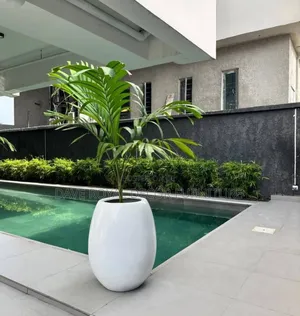 Beautiful Vase And Flower