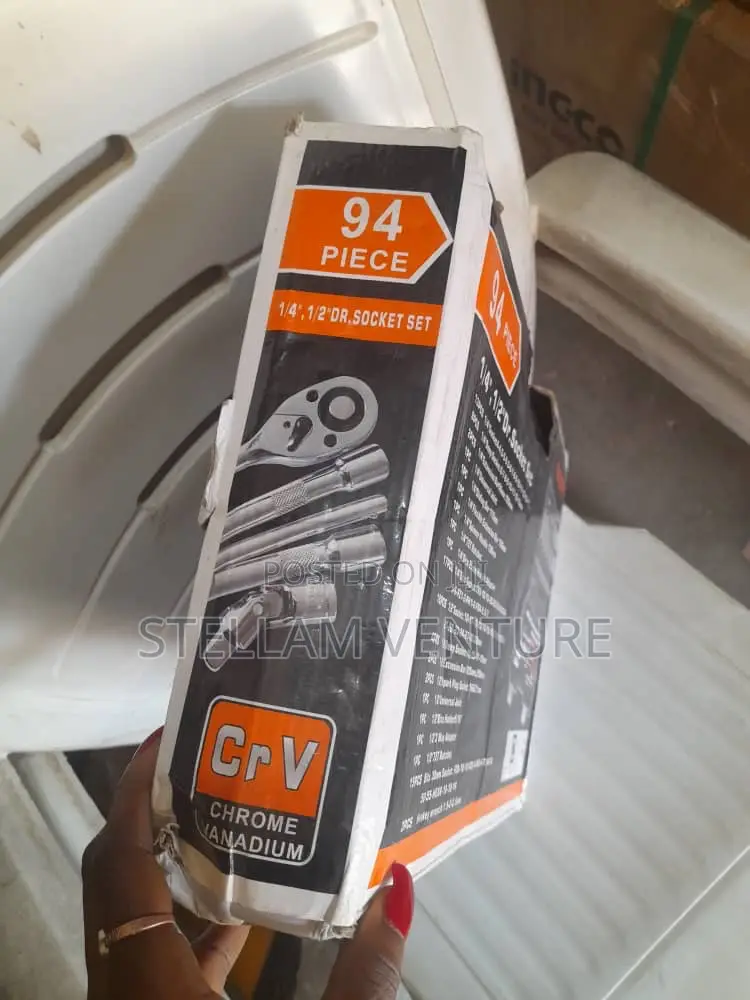 Socket Set 1⁄2" and 1⁄4" 94pcs