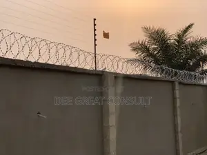 Photo - Electric Fence Wire and Razor Barb Wire for Residential
