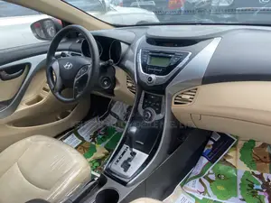 Hyundai Elantra SE Coupe FWD (1.8L 4cyl 6A) 2013 Red