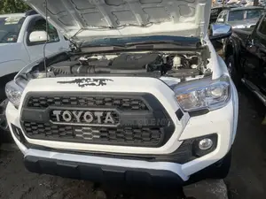 Toyota Tacoma Limited 2018 White