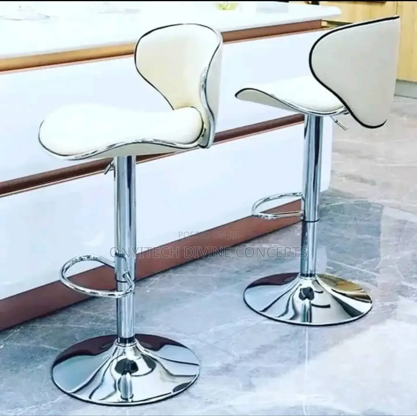 Adjustable Stool for Bar, Spa and Saloon