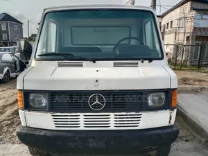 Tokunbo Very Neat Benz Covered Body