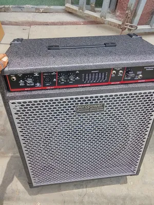 Base Guitar Combo Amplifier