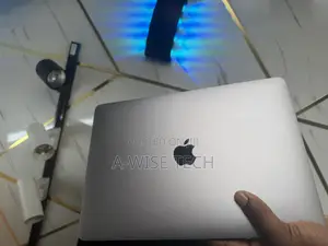 Laptop Apple MacBook Pro 2017 8GB Intel Core I5 SSD 256GB