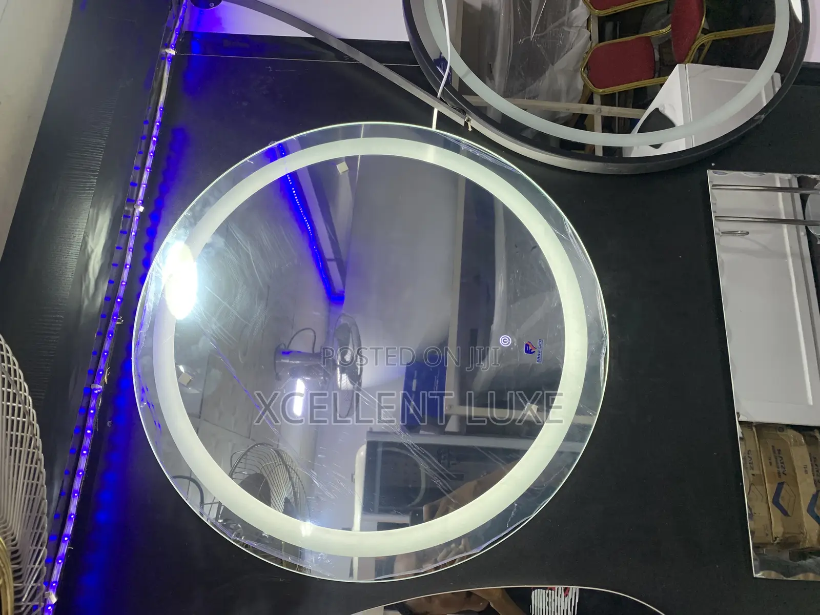 Round Led Mirror With 3 Lights