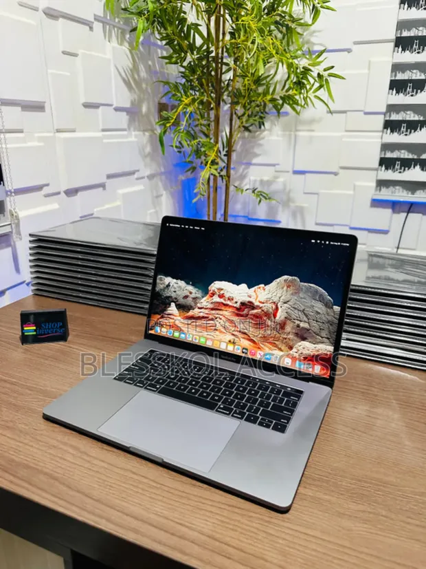 MacBookPro 15inch A1707 SSD500GB MacBook Pro Mid 2017 Retina MacBookPro 15inch A1707 SSD500GB MacBook Pro Mid 2017 Retina