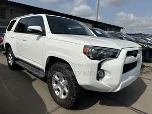 Toyota 4-Runner SR5 4x4 2018 White