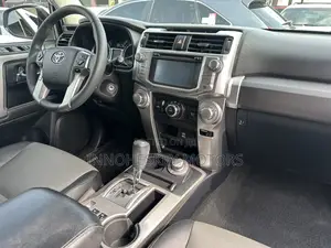Toyota 4-Runner SR5 4x4 2018 White