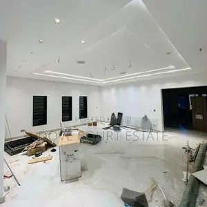 5bdrm Penthouse in Kolapo Ishola Gra, Akobo for sale