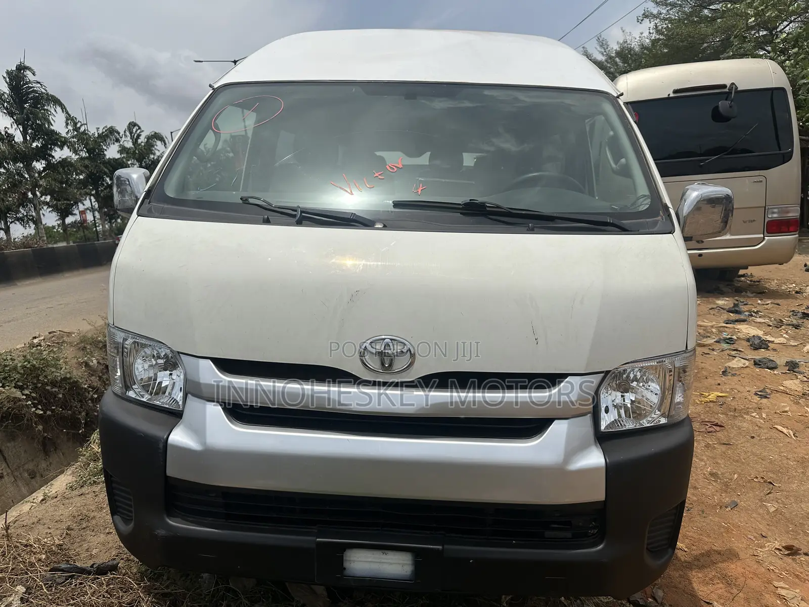 Toyota HiAce 2018 White