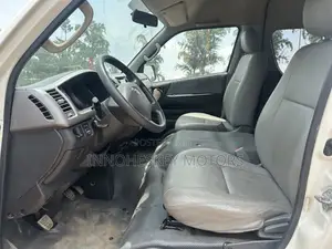 Toyota HiAce 2018 White