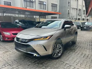 Toyota Venza XLE 2021 Gold