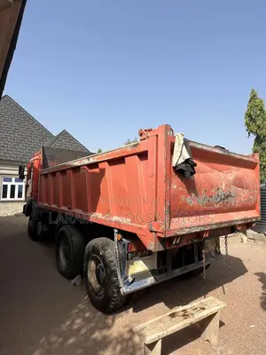 MAN T42 2000 Red