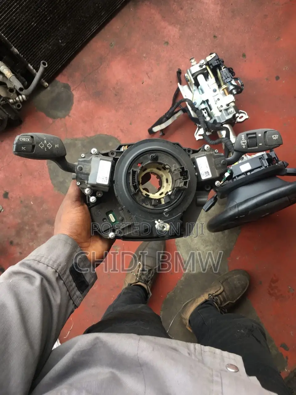 BMW E90 E60 X3 X5 X6 Steering Angle Sensor/Horn Control