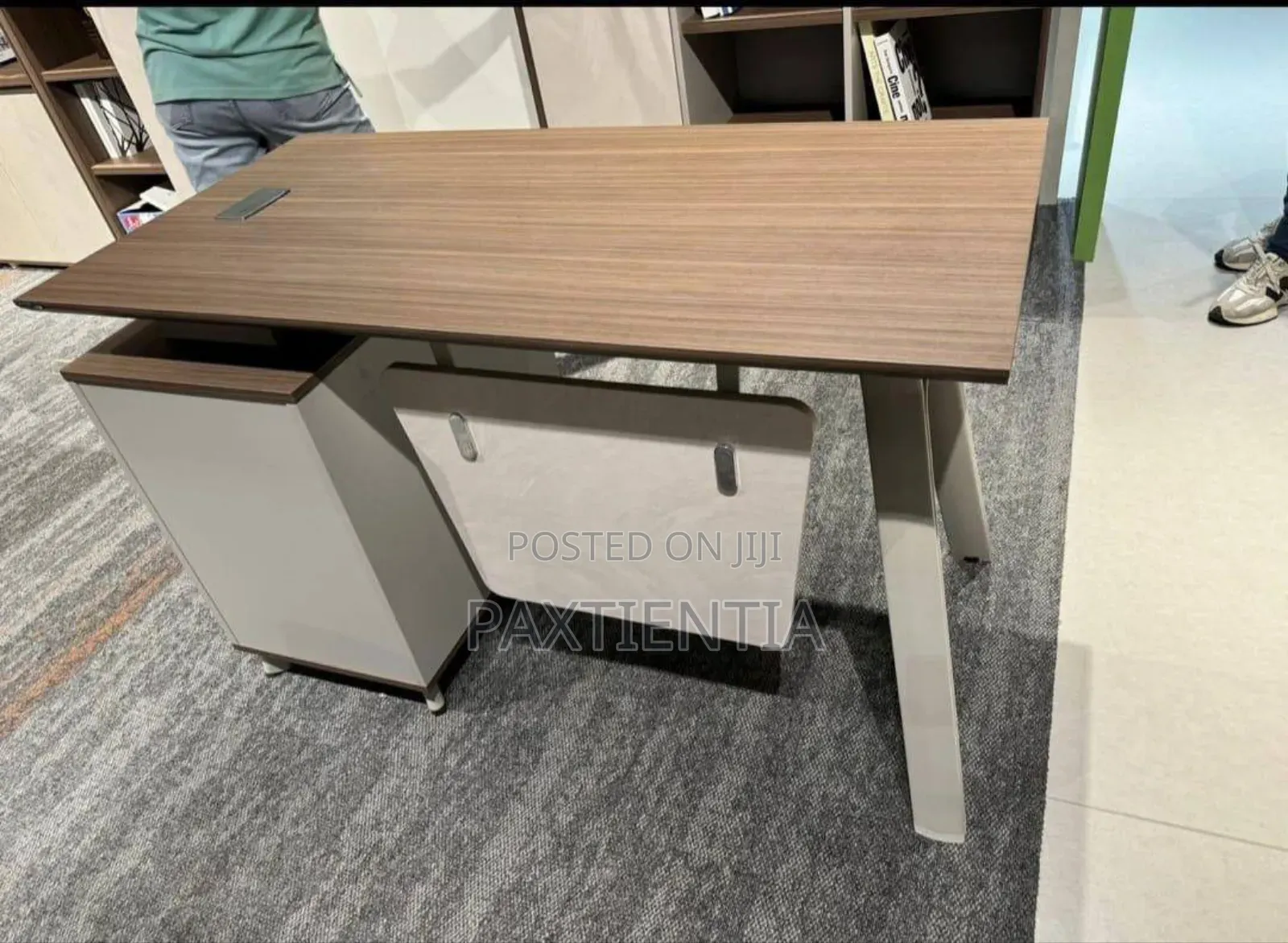 1.4m Table With v Shaped Legs With 2 Storage Units