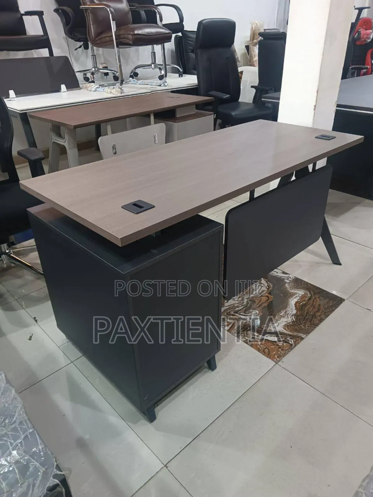 1.4m Table With v Shaped Legs With 2 Storage Units