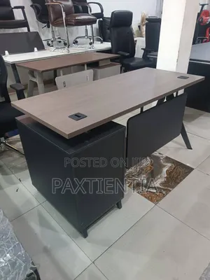 1.4m Table With v Shaped Legs With 2 Storage Units
