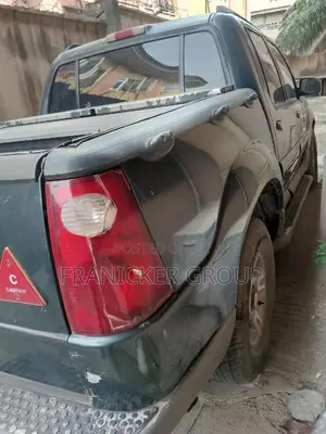 Ford Explorer 2005 Green