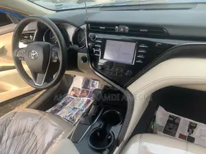 Toyota Camry XLE V6 FWD 2020 Blue