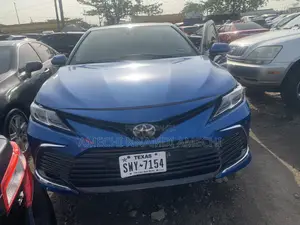 Toyota Camry XLE V6 FWD 2020 Blue