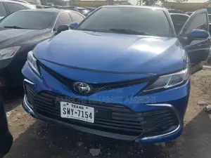 Toyota Camry XLE V6 FWD 2020 Blue