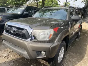 Toyota Tacoma 2013 Gold
