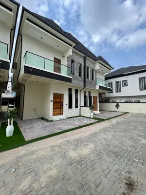 4bdrm Duplex in Ikota for sale