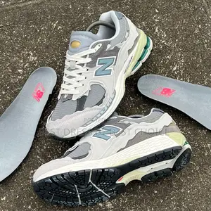 New Balance Protection Pack 2002r .