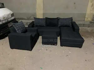 8 Seater Black Leather L Shaped Sofa With Table