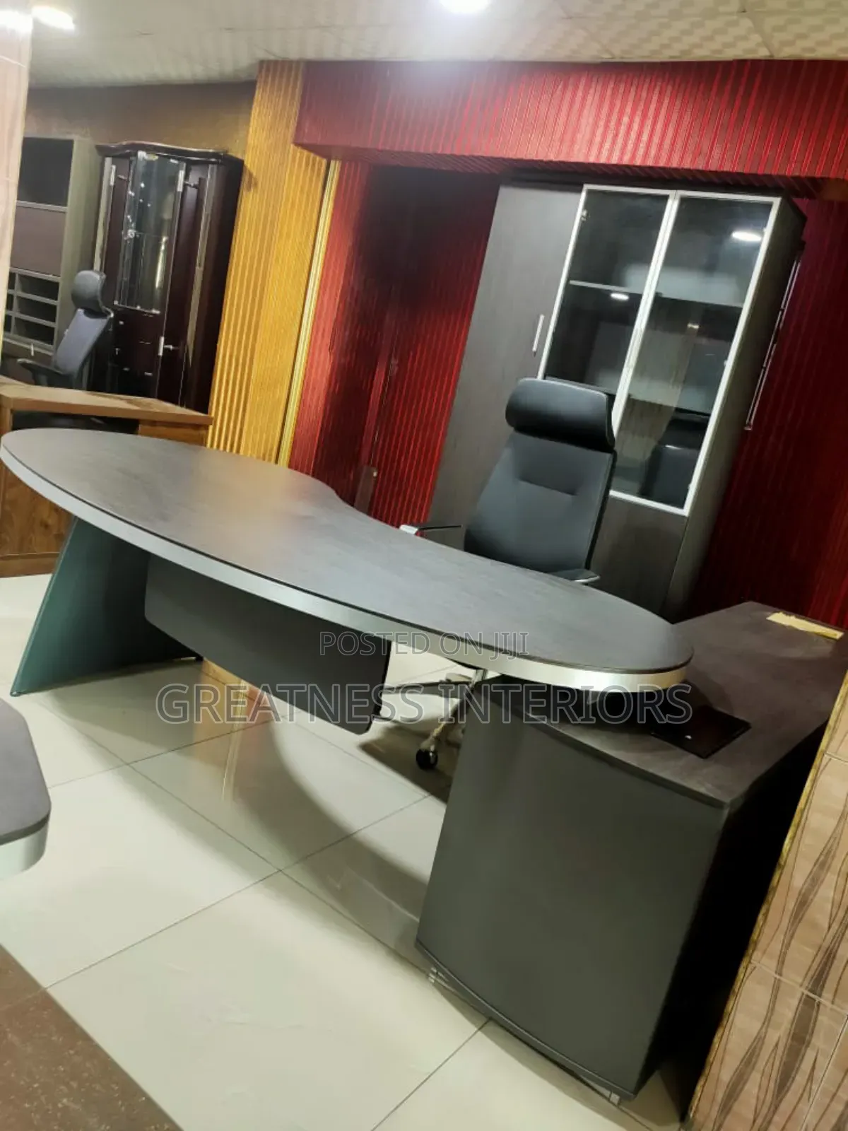 Top Notch Office Table